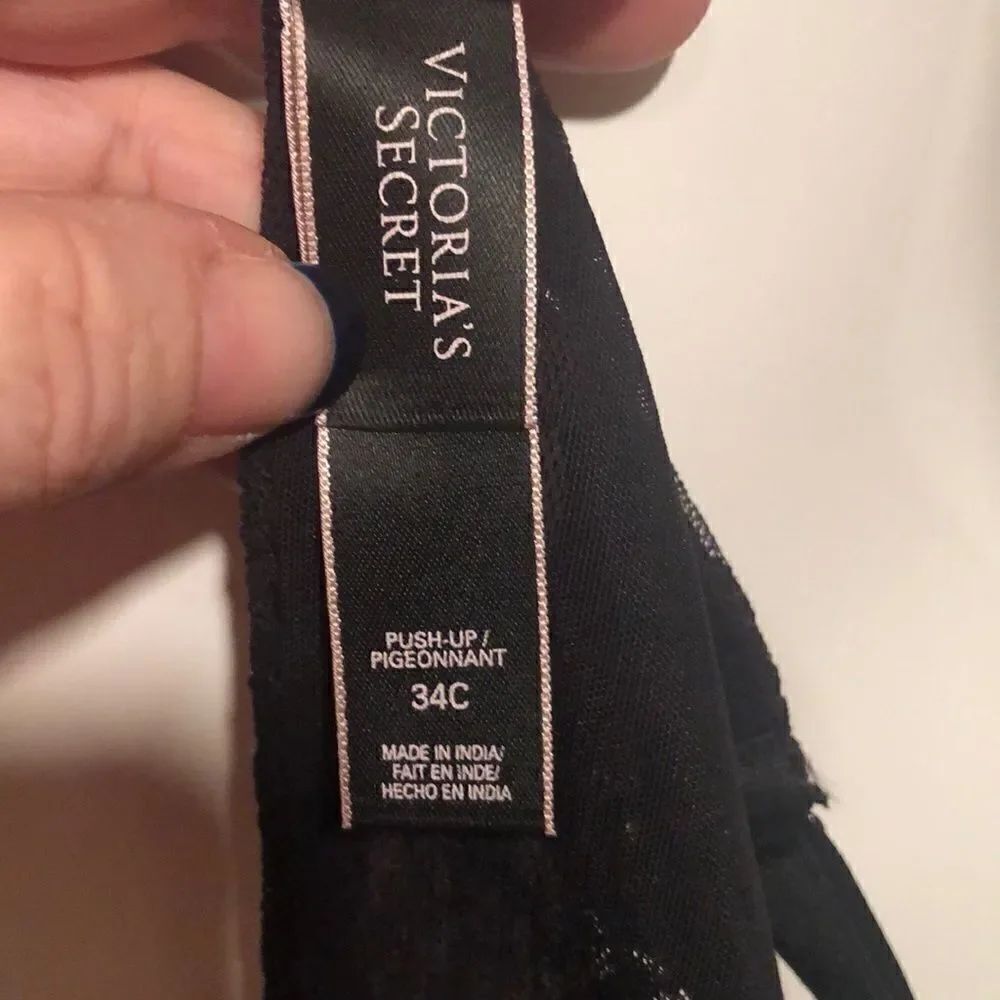Victoria Secret  - Picture 4 of 4